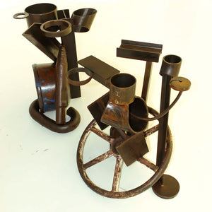 Mesa dos patas hierro reciclado "Única" -Benito Freire